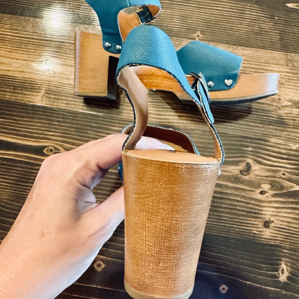 Lucky‎ Brand BohoTeal Clog Sandals with Charms and Wooden Heel Size 8 - Picture 4 of 5